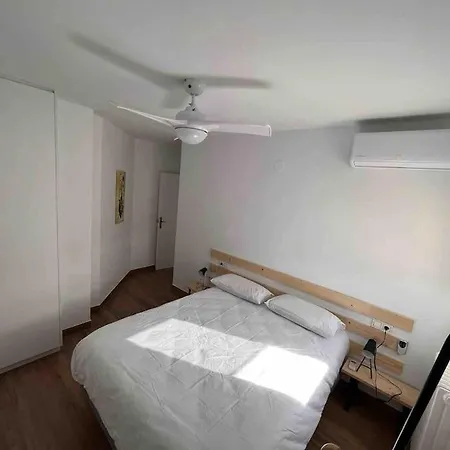 En Apartment *